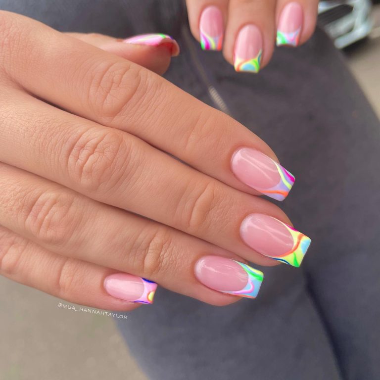 25 Gorgeous August Nail Ideas for a Late-Summer Refresh